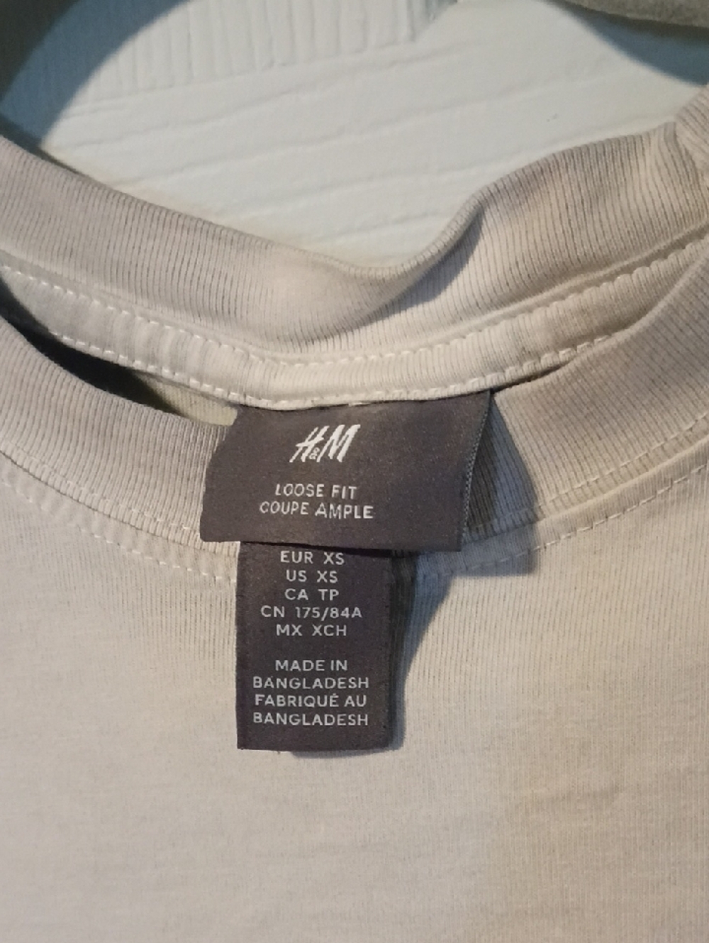 H&M Short Sleeve Crewneck Tee in Light Beige with Navy Graphic Print - Picture 2 of 4